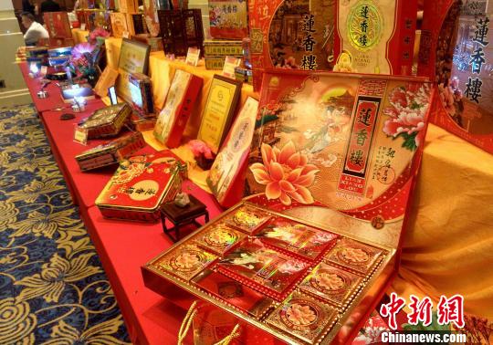 Mooncakes were displayed at an expo. (File photo/Chinanews.com)