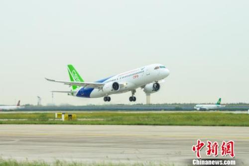 A C919 jet plane, China's self-developed jetliner, takes off in the second test flight. (Photo/Chinanews.com) A C919 jet plane, China's self-developed jetliner, takes off in the second test flight. (Photo/Chinanews.com)