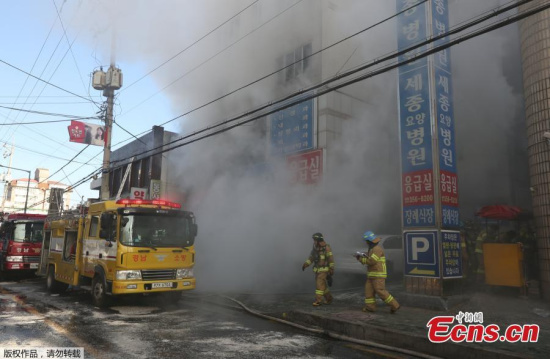 South Korean firemen extinguish a fire in South Korea's southeastern Milyang city, Jan. 26, 2018. (Photo/Agencies)