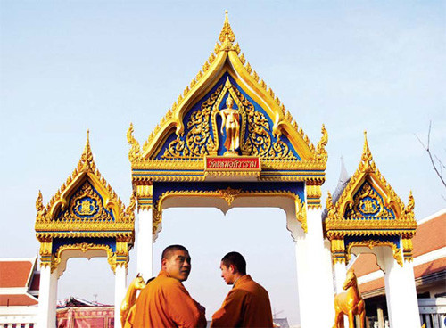 Two monks from Baima Temple pass a Thai-style shrine on Friday. The temple is planning to build an International Temples Zone featuring 10 exotic shrines from foreign countries.