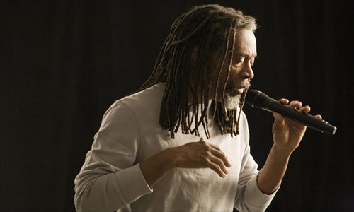 Bobby McFerrin during a performance. [Photo: Courtesy of Shanghai Concert Hall]