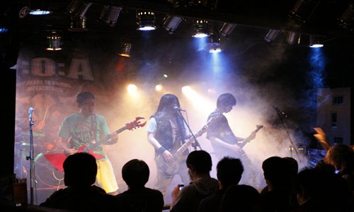 A band from last year's Metal Battle competition performs at 13 Club. [Photo: Courtesy of Han Ning]