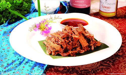  <p>&nbsp;</p> <p><strong>Tibet Autonomous Region: Qomolangma Restaurant</strong></p>  <p>&nbsp;</p>  <p>This Tibetan cuisine restaurant borrows its name from the world's highest mountain Qomolangma. Customers will feel whisked away to the roof of the world with the restaurant's authentic Tibetan decor, complete with stuffed yak head mounted on the wall. The dishes here are light, cooked in order to preserve the original tastes of meats, including yak, goat and mutton served dried or cooked in a hearty stew. Sesame saffron mutton makes an ideal main dish, topped off with yak butter tea and yak yogurt for dessert.</p>  <p>&nbsp;</p>  <p>Address: B1, 149 Gulou Xidajie, Xicheng district</p>  <p>&nbsp;</p>  <p>Contact: 6401-8822/6401-8822</p>  <p>&nbsp;</p>  <p>Recommended dishes: shredded yak meat, saffron mutton, yak yogurt</p>  <p>&nbsp;</p>  <p>Average price per person: 70-100 yuan</p>