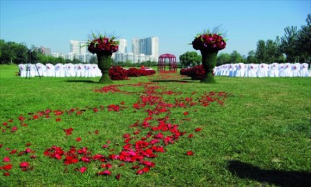 Gardens in Beijing that are fit for a prince and duchess. [Photo: Courtesy of JE Mansion]
