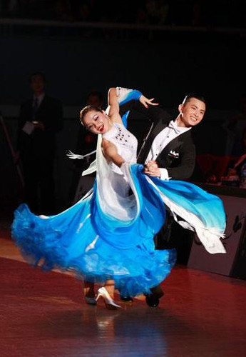 The National Sport Dance Open saw its third and final leg of competition in Xiamen in south China��s Fujian province.