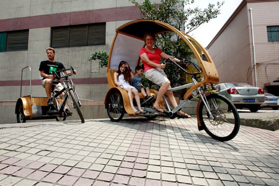 Chris Trees (left) and his family are on a mission to give pedal power new chic in Shanghai. Gao Erqiang / China Daily