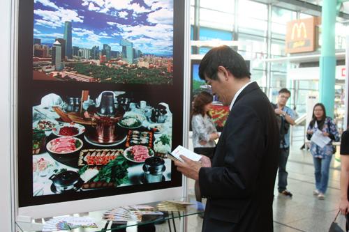 Beijing tourism exhibit has opened in HK.