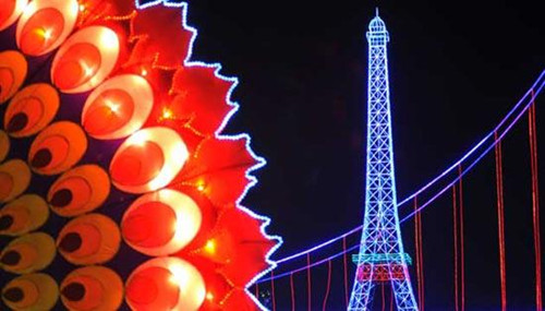 In California, a Chinese lantern show is being held at the Great America Park. 