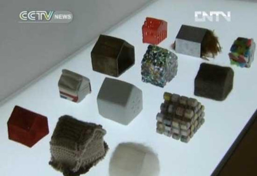 A new exhibition of modern jewelry at the Museum of the China Central Academy of Fine Arts in Beijing aims to change people's perceptions.  