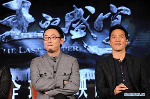Cast member Daniel Wu (R) and director Lu Chuan attend the premiere ceremony of The Last Supper, a film directed by Lu Chuan in Beijing, capital of China, Nov. 26, 2012. (Xinhua)