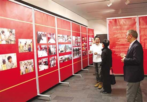 Germany has opened an exhibition of Yuanmingyuan at the Chinese Cultural Center in Berlin. By displaying more than 200 pictures and 3D videos of restored sites and relics, the exhibition shows Yuanmingyuan's building history, destruction and reconstruction. 
