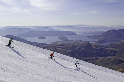 Treble Cone, the largest ski area on New Zealand's South Island, offers super-wide runs for intermediates as well as long, steep trails and cliff-studded chutes for expert skiers. Provided to China Daily