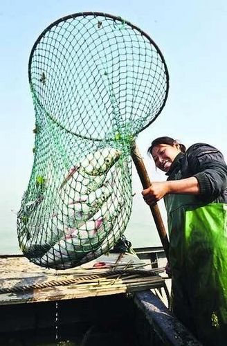 Winter fishing on the Chagan Lake in Jilin dates back more than 10,000 years. 