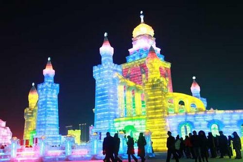 In the city of Harbin, the capital of Northeast China's Heilongjiang province, the annual Ice and Snow World amusement park has opened its doors for a trial run.