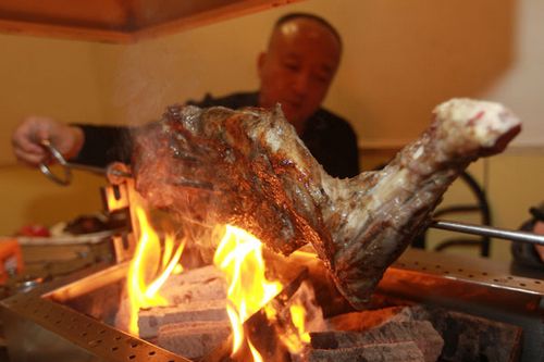 Big Bear Restaurant is famed for its tender grilled lamb leg. Cui Meng / China Daily