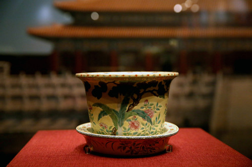 Famille rose flowerpot and support with flower design on yellow ground.