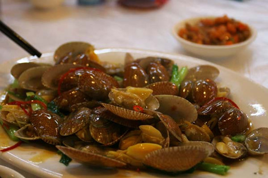 Fresh seafood is one of the best offerings of Zhanjiang. Provided to China Daily  