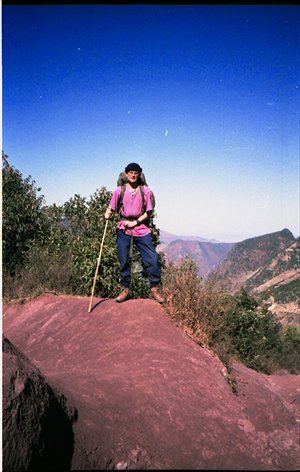 Barney Loehnis poses above the Three Gorges during his Long March trek 20 years ago. Photos: Courtesy of Barney Loehnis