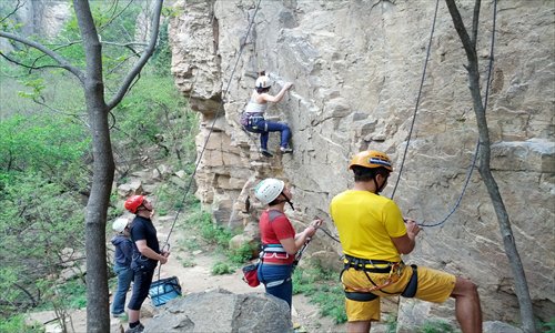 A group of expats climb a mountain last week in Baihe in Beijing's northern district of Huairou.Photos: Courtesy of Simon Adams