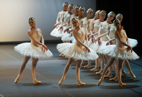 Dancers from Staatsballett Berlin perform during a rehearsal in Beijing on June 4, 2013. Staatsballet Berlin will stage the full version of La P��ri and also a Mixed Program at the National Center for the Performing Arts in Beijing from June 5 to June 9. Staatsballett Berlin is the largest ballet company in Germany. [Photo/Xinhua]