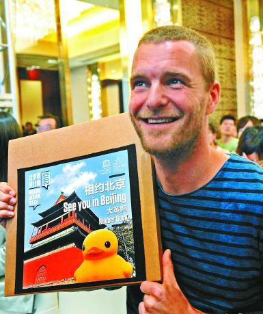Dutch artist Florentijin Hofman has just signed an agreement with Beijing Design Week that will see his now iconic rubber duck installation head to the capital this September. 