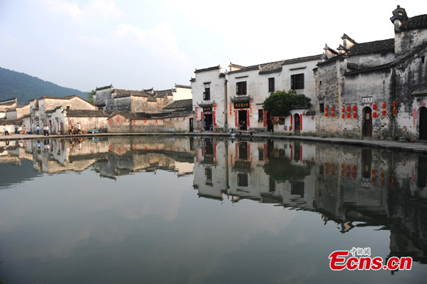 Situated at the foot of Leigang Hill and facing South Lake, Hongcun Village covers 30 hectares of land and is known as the Chinese village from a painting. The mountains are green because of the water and the water current is lively because of the elevation. Mountains, lake and architecture are in harmony.