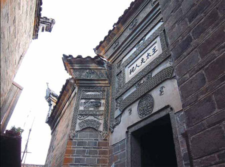 Bailu village has more than 60 ancestral temples of gray tiles and white walls, believed to bring good qi, or energy, from heaven. Photos Provided to China Daily