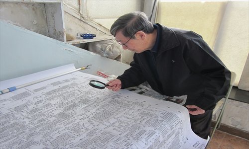 Shu Liao drafts maps of Beijing hutong.