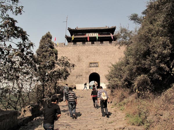 The Princess Pass is one of nine passes along the internal Great Wall.[Photo by Zhu Yinwei/China Daily]