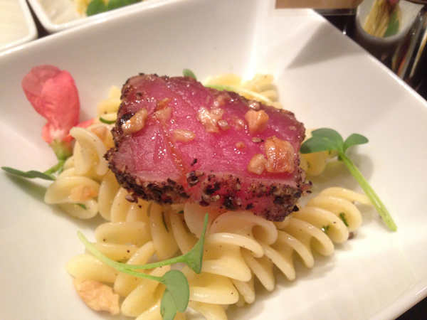 Tuna tataki. [Photo: China Daily] 