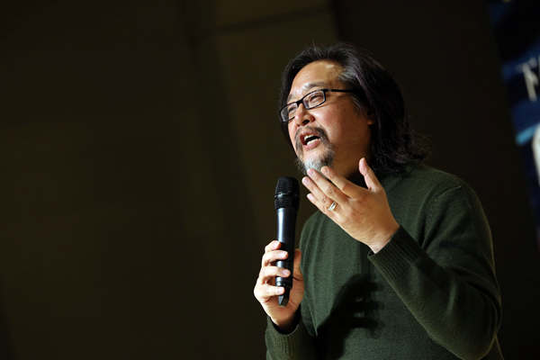 Taiwan theater director Stan Lai's latest productions, The Seagull and I Take Your Hand in Mine, bring audiences close to Russian playwright Anton Chekhov. [Photo: China Daily] 