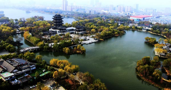 With a ring of ancient lakeside pavilions, residences and temples, the Daming Lake is Jinan's top tourist site. Photo / China Daily