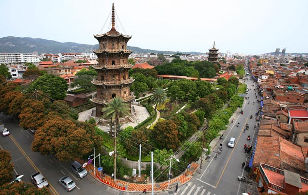 The twin pagodas, built in the 13th century, are two of the cultural gems at the heart of Quanzhou city. Chen Qituo/For China Daily 