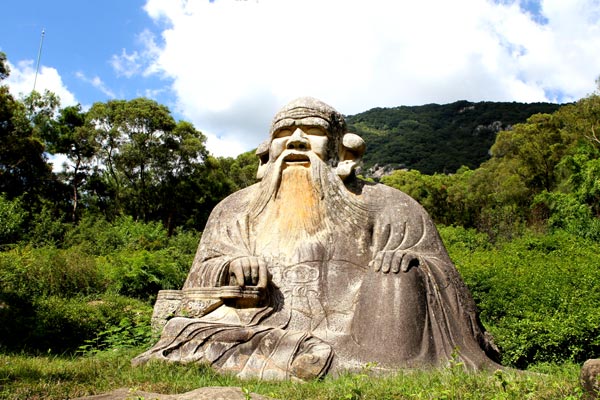 One of the country's largest statues of sage Lao Tzu sits at the Qingyuan Mountain. Chen Yingjie/For China Daily
