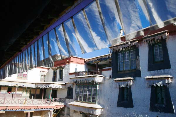 Pala Manor is a major tourist site in Gyangze county, Xigaze. [Photo by Zhang Hao / for China Daily]