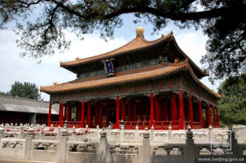 The Imperial College (Beijing) is located immediately to the west of the Confucian Temple and connects to the temple through a side gate. [Photo/ebeijing.gov.cn]