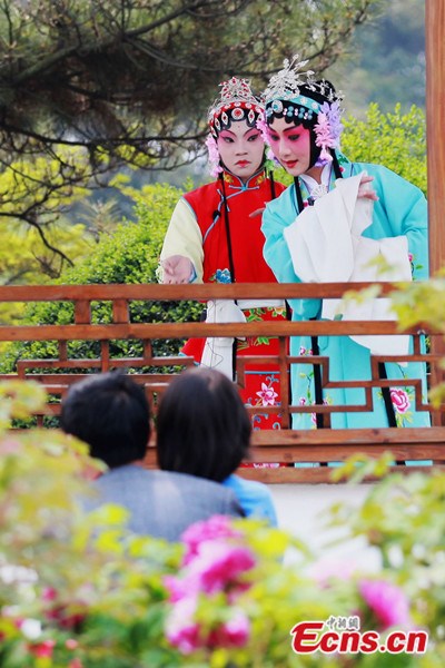 Kunqu opera artists perform Peony Pavilion at Shanghu Lake Park in Changshu of east Chinas Jiangsu province on April 8, 2012. [File Photo: China News Service / Li Kexiang]