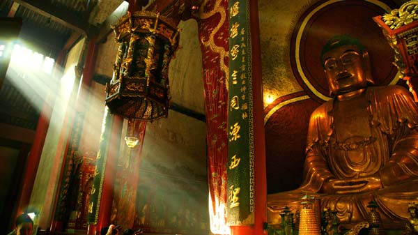 A 15-meter-tall Buddha statue is housed in the main hall of the Dafo Temple.