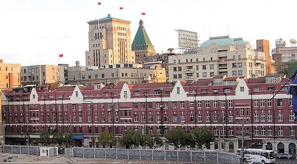 An archive photo of the century-old Abraham Co Building on Beijing Road, one of Shanghais longest red-brick historical buildings.  Huangpu District Archives