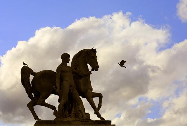 Statue of a knight in Paris Street. Photo by Xu Hongxu / Provided to chinadaily.com.cn