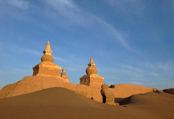 Photo taken on April 22, 2014 shows the Heicheng Ruins in Ejin Banner, Inner Mongolia.[Photo/Xinhua]