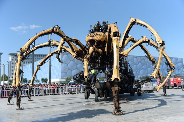 Two mechanical giants will stage their China debut in Beijing's Olympic Park from Oct 17 to 19, as one of the highlights of the celebration of the 50th anniversary of Sino-French diplomatic relations.[Photo provided to China Daily]
