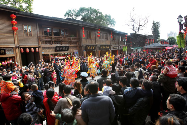 Cultural shows are often held in Three Alleys and Seven Lanes in Fuzhou. Zhu Xingxin / China Daily  