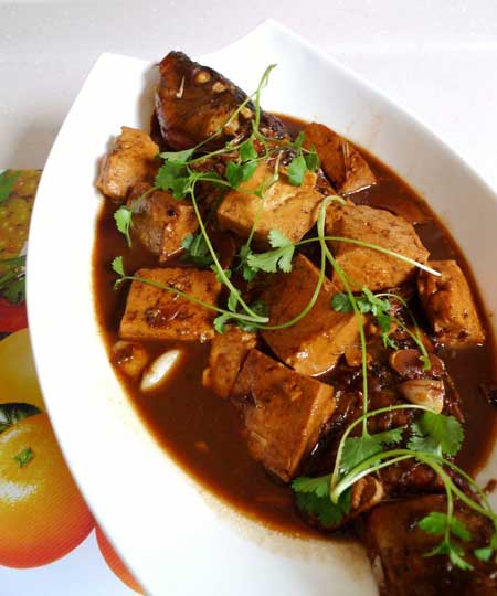 Grilled carp with bean curd [Photo provided to China Daily]  