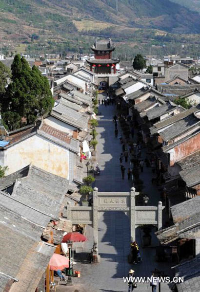 A street is seen in Weishan county, Southwest China's Yunnan province, April 18, 2011. Weishan is among the 30 most beautiful counties in China for the year 2014 released by China Institute of City Competitiveness. [Photo/Xinhua]  