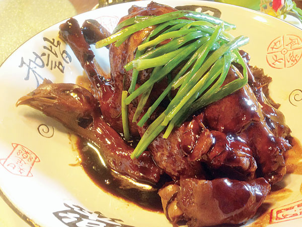 Dongpo-style chicken is a tasty option to the more fatty pork belly. [Photo by Pauline d. loh / shanghai star]