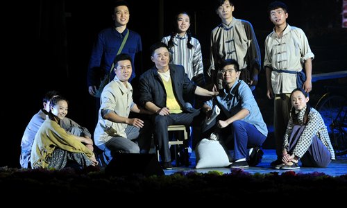 A scene from the musical Jiao Yulu starring Yu Yin (fifth from left)