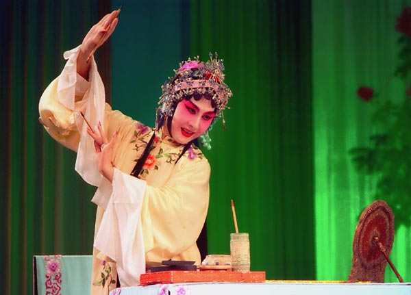 Wang Fengmei, 69, from Zhejiang Kunqu Opera Troupe, plays Du Liniang, the leading female role in the classic The Peony Pavilion. Photo provided to China Daily  