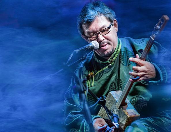 Tuvan musician Sayan Bapa founded his band in 1992 with his friend Kaigalool Khovalyg. The quartet Huun-Huur-Tu tours China this month.[Photo provided to China Daily]  