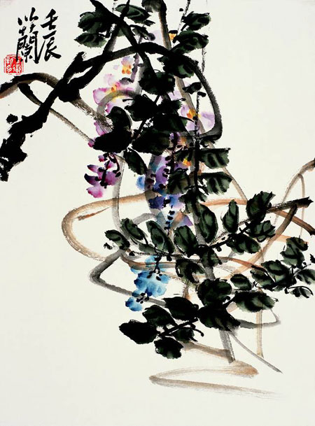 Vines are the subject of most paintings by Fuzhou-based freehand painter Zhu Weixin. [Photo/China Daily]  